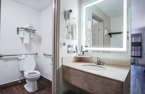 Pooler Hotel | Cottonwood Suites Savannah Hotel & Conference Center