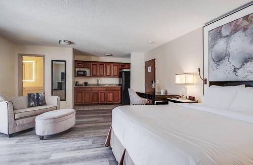 Pooler Hotel | Cottonwood Suites Savannah Hotel & Conference Center