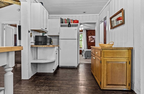 Farmington House | Country 2 BDR Cottage Sleeps 6