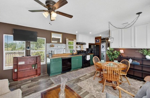 Aiken Cottage | Country Cottage in Aiken, pet friendly!