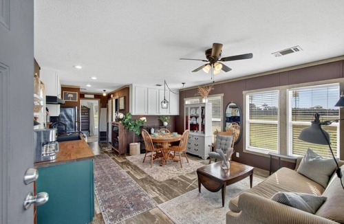 Aiken Cottage | Country Cottage in Aiken, pet friendly!
