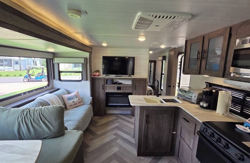 River Ranch RV Rental | Country Cowboy RV Campsite in River Ranch 72