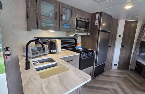 River Ranch RV Rental | Country Cowboy RV Campsite in River Ranch 72