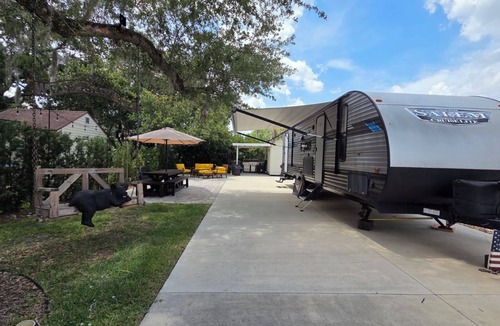 River Ranch RV Rental | Country Cowboy RV Campsite in River Ranch 72