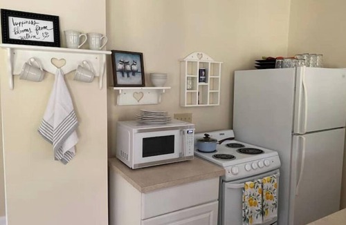 Williamsburg County House | Country farm cottage
