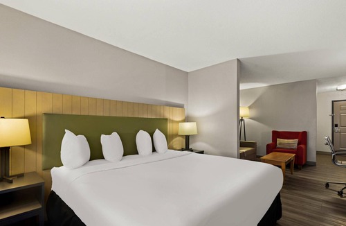 Hinesville Hotel | Country Inn & Suites by Radisson, Hinesville, GA