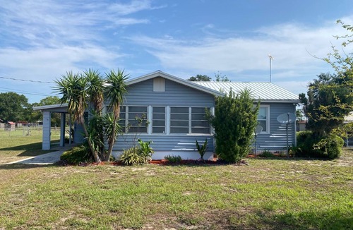 Lake Wales House | Country Living Pool Home with 3 bedrooms 1 bath plus fenced in yard.