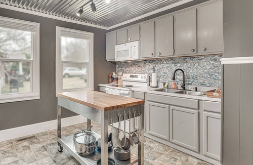 Greenwood Apartment | Couple's Retreat 2 Mi to Uptown Greenwood!