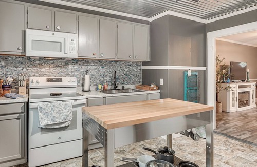 Greenwood Apartment | Couple's Retreat 2 Mi to Uptown Greenwood!