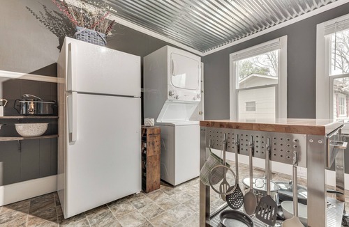 Greenwood Apartment | Couple's Retreat 2 Mi to Uptown Greenwood!
