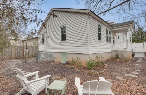 Greenwood Apartment | Couple's Retreat 2 Mi to Uptown Greenwood!