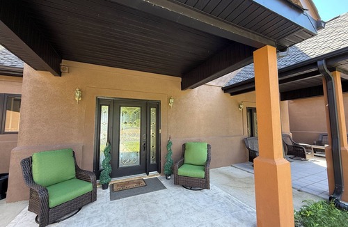Silver Point House | Couples Getaway at Leeric Lodge Views of Mtns & Center Hill Lake, Hot Tub & Pool