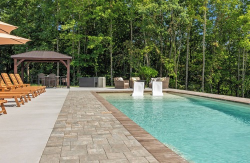 Silver Point House | Couples Getaway at Leeric Lodge Views of Mtns & Center Hill Lake, Hot Tub & Pool