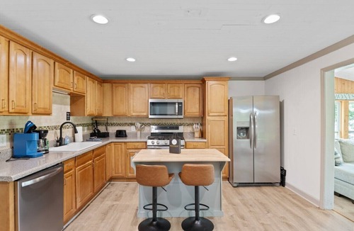 Leesville House | Couples Retreat - Hot Tub, Fire Pit, and Fireplace