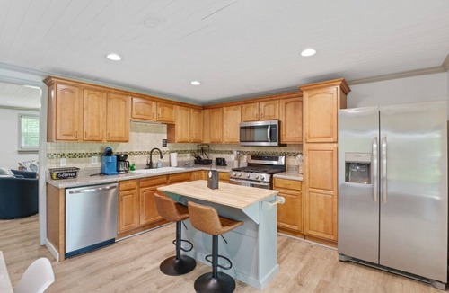 Leesville House | Couples Retreat - Hot Tub, Fire Pit, and Fireplace