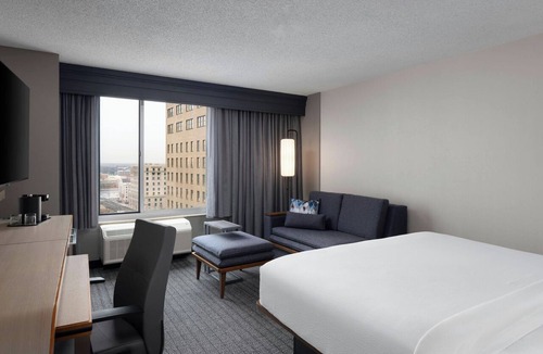 Charlotte Center City Hotel | Courtyard by Marriott Charlotte City Center