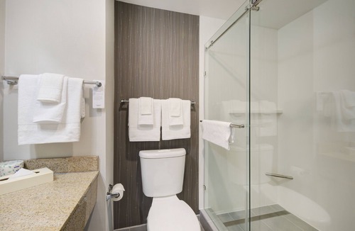 Crabtree Hotel | Courtyard by Marriott Raleigh Crabtree Valley