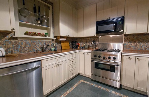 Historic Downtown Savannah House | Courtyard on Gaston w/Private Living Area & Murphy Bed by Lucky Savannah
