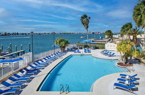 Madeira Beach Hotel | Courtyard St. Petersburg Clearwater/Madeira Beach
