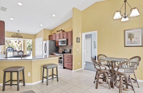 Sebastian Highlands House | ☆☀︎❀Cove Paradise! Heated Saltwater Pool, Poolside TV, Near Beaches, Wifi!