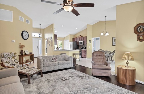 Sebastian Highlands House | ☆☀︎❀Cove Paradise! Heated Saltwater Pool, Poolside TV, Near Beaches, Wifi!