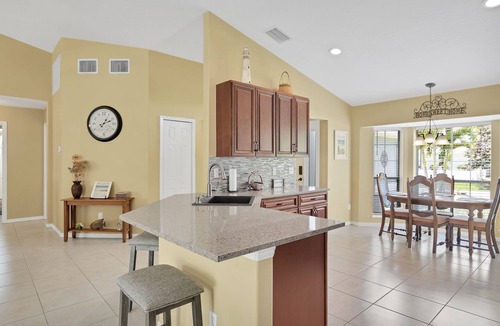 Sebastian Highlands House | ☆☀︎❀Cove Paradise! Heated Saltwater Pool, Poolside TV, Near Beaches, Wifi!