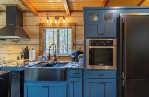 Topton Cabin | Covered Porch - WIFI - Gas Grill