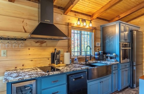 Topton Cabin | Covered Porch - WIFI - Gas Grill