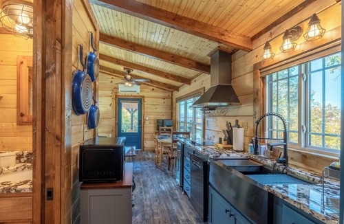 Topton Cabin | Covered Porch - WIFI - Gas Grill