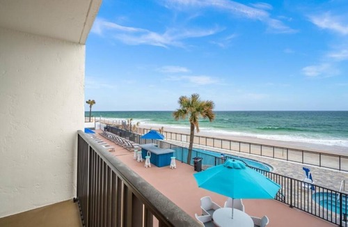 New Britain Apartment | Cozy 1-bedroom apartment in perfect Ormond Beach with AC and gym tropic sun