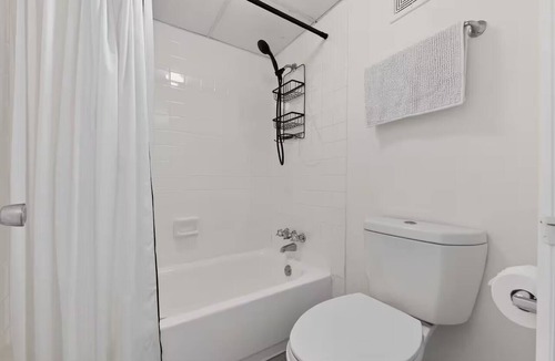 Sheffield Park Apartment | Cozy 1-bedroom apartment with AC in Charlotte