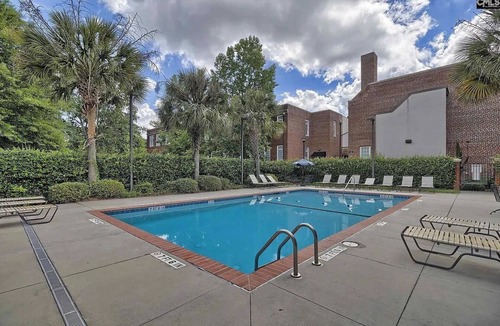 Shandon Condo | Cozy 1-bedroom condo in Old Shandon steps from Devine St.