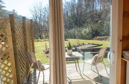 Topton Cottage | Cozy 1-bedroom cottage in tranquil Topton with AC