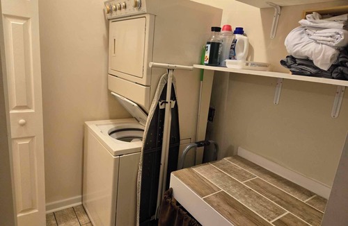 Forest Park Cottage | Cozy 1-bedroom cottage with WiFi, AC, fully furnished in charming Savannah.