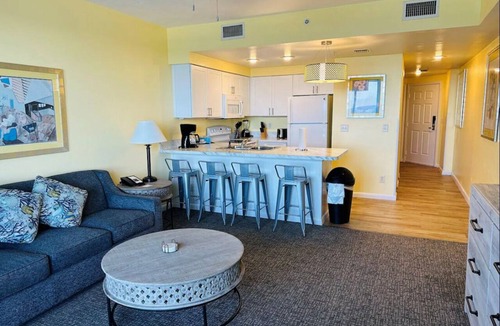 Seabreeze Historic District Resort | Cozy 1-Bedroom Deluxe Suite in Beautiful Daytona Beach!