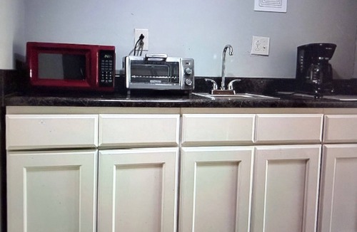 Fayetteville House | Cozy 1-bedroom house with AC in safe neighborhood close to hospital and base