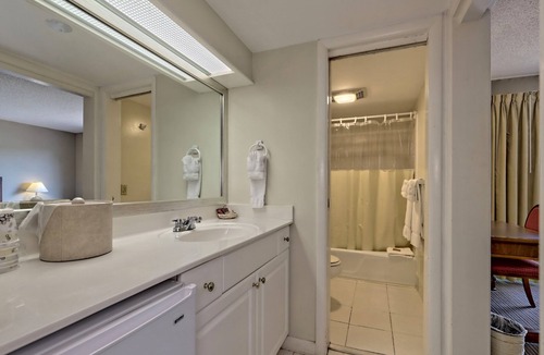 Clayton Hotel | Cozy 1-Bedroom Retreat in Clayton with Two Queen Beds