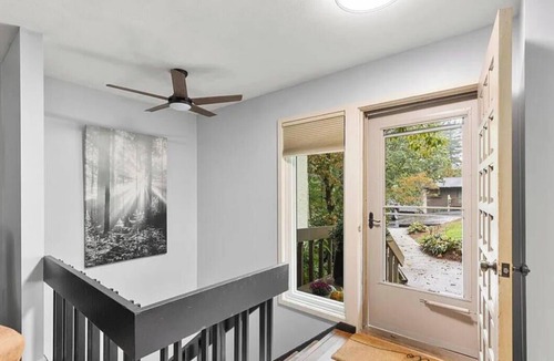 Sapphire House | Cozy 1-bedroom townhome in a lakeside community!