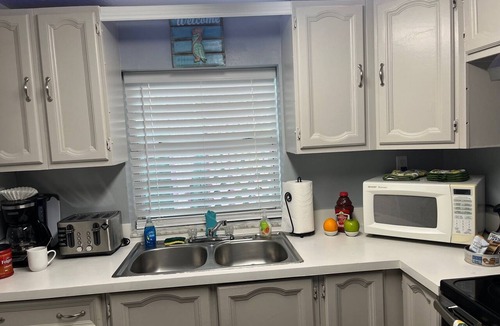 Harbordale House | Cozy 1-bedroom bungalow in delightful Fort Lauderdale with AC and Shared Pool.