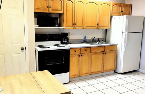 Florida South Atlantic Coast Apartment | Cozy 1BD/1BA apartment in Frostproof, quiet neighborhood, caged pool, boat ramp