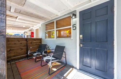 St. Petersburg Apartment | Cozy 1BR Courtyard + Shared Deck