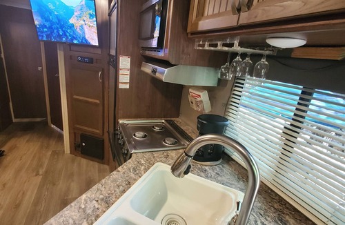 Comfort RV Rental | Cozy 2-bdrm campground trailor, w/Tiny 1 bed home in nature Richlands! 4 total!