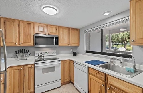Altamonte Springs Apartment | Cozy 2 bedroom condo in peaceful Altamonte Springs Close to Theme Parks/Airport