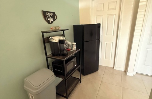 Lake Wales House | Cozy 2-bedroom & 1bathroom w. mini kitchenette in fantastic Lake Wales with AC