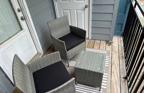 Athens Condo | Cozy 2-bedroom condo in amazing Athens with WiFi, AC close to Campus & 5 points