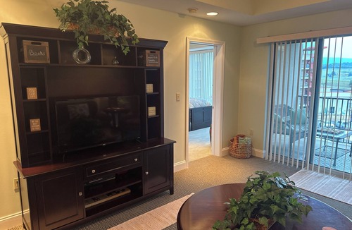 Bluff City Condo | Cozy 2-bedroom condo in beautiful Bristol with AC and gym access