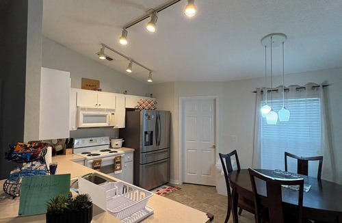 Winter Haven House | Cozy 2-bedroom house in a beautiful Winter Haven area near Legoland and BokTower