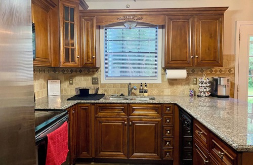 Town Center House | Cozy 2-bedroom Townhouse in Kennesaw, Centrally Located.