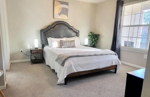 Athens Apartment | Cozy 2BR Athens Retreat Near UGA and Downtown