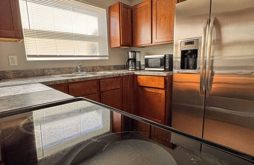 Westside House | Cozy 3-bedroom house in peaceful Jacksonville with AC, WiFi